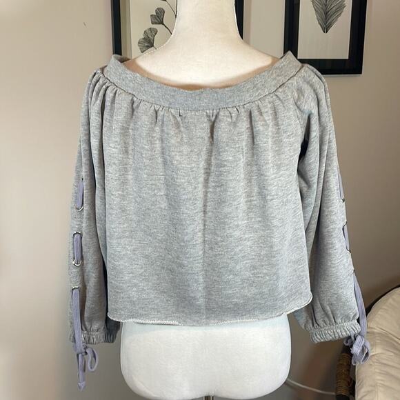 NWT Romeo and Juliet Couture cropped sweatshirt top - Picture 7 of 7